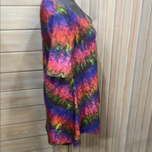 🦋LuLaRoe Graphic Blue and Pink Short Sleeve Blouse - Picture 4 of 5